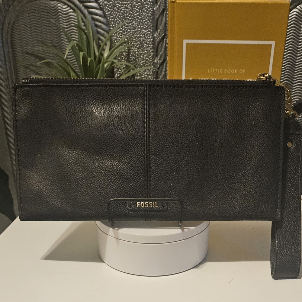 Fossil Black Pebble Leather Clutch Wallet Wristlet